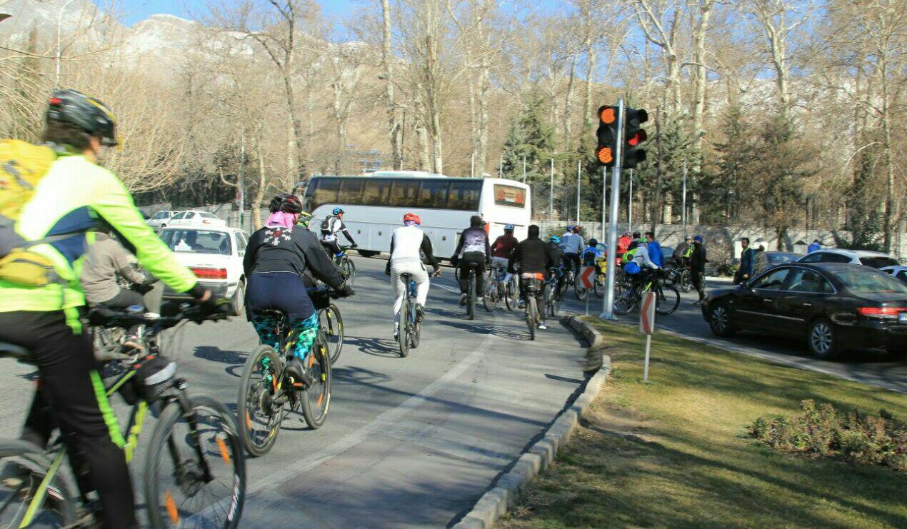 دوچرخه سواران، میدان ولیعصر (عج) تا میدان نیاوران را رکاب زدند