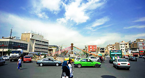 میدان جمهوری با نماد پرچم مقدس کشورمان نورپردازی شد