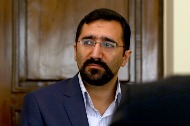 روزانه یک میلیون نفر در میدان انقلاب تردد می کنند