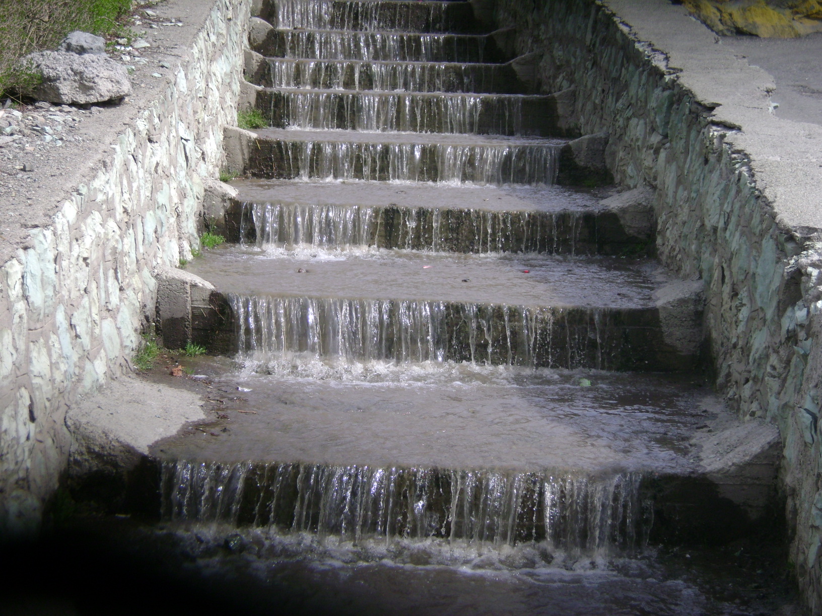 پاکسازی مستمر ۴۲ کیلومتر رودخانه و مسیل در شمال تهران