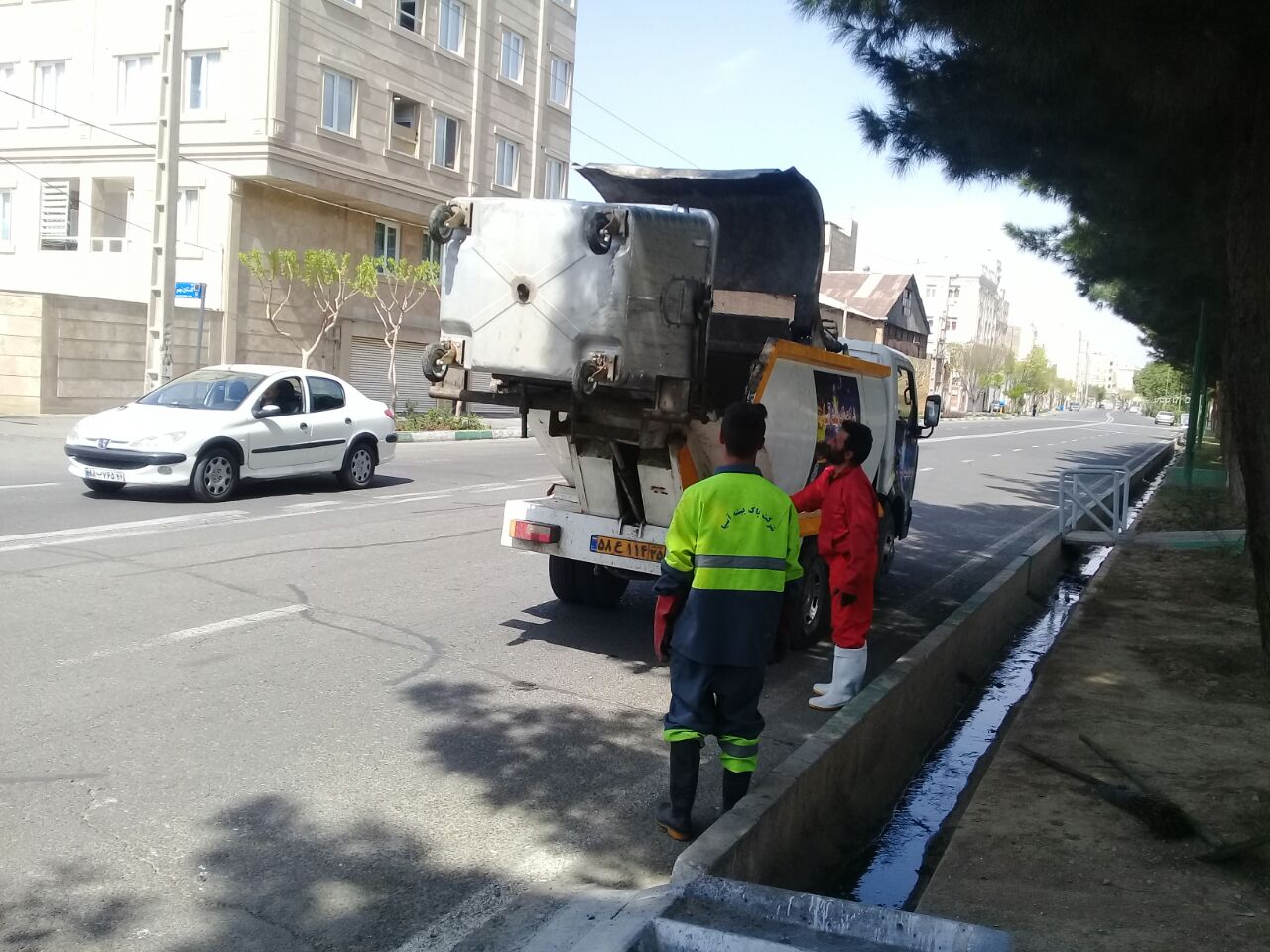 کارکنان شهرداری منطقه 4 خدمتگزاران شهر و عزاداران