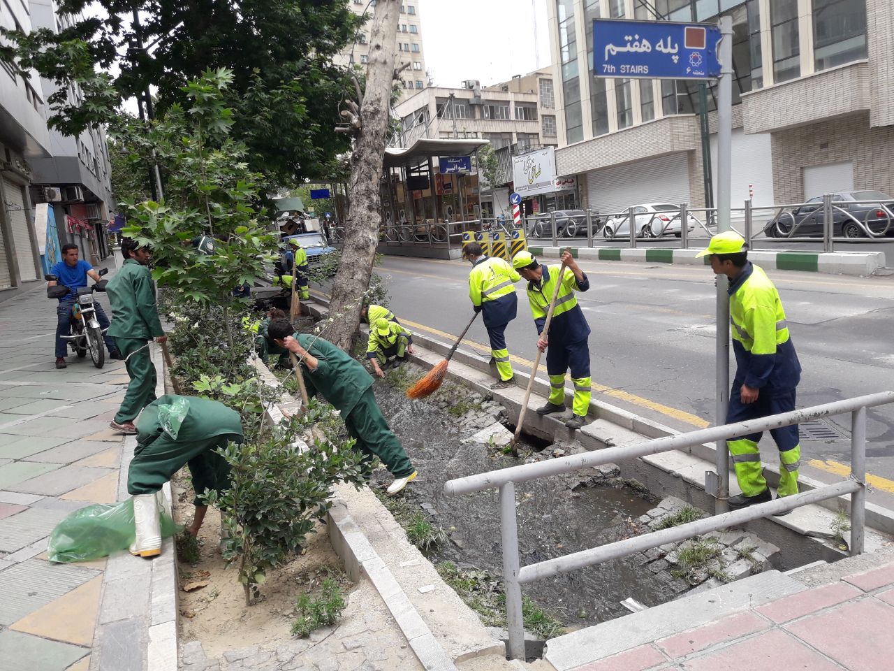 شستشوی نهر پوشیده در خیابان ولیعصر (عج)