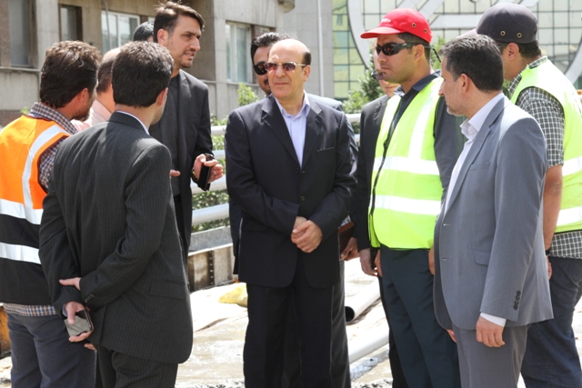 بازدید شهردار منطقه ۶ از روند نوسازی پل کریم خان