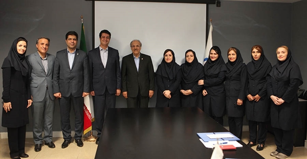 تقدیر از پرسنل بخش‌های فناوری اطلاعات و درمان بیمه رازی