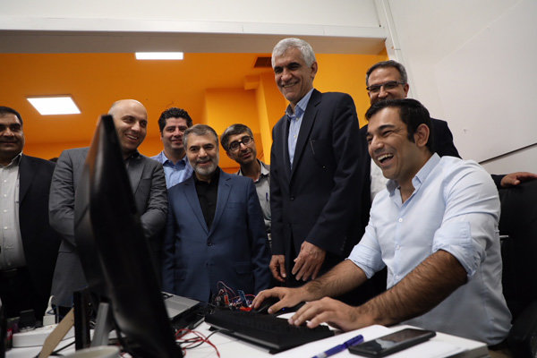 بازدید شهردار از مرکز استقرار استارتاپ‌ها