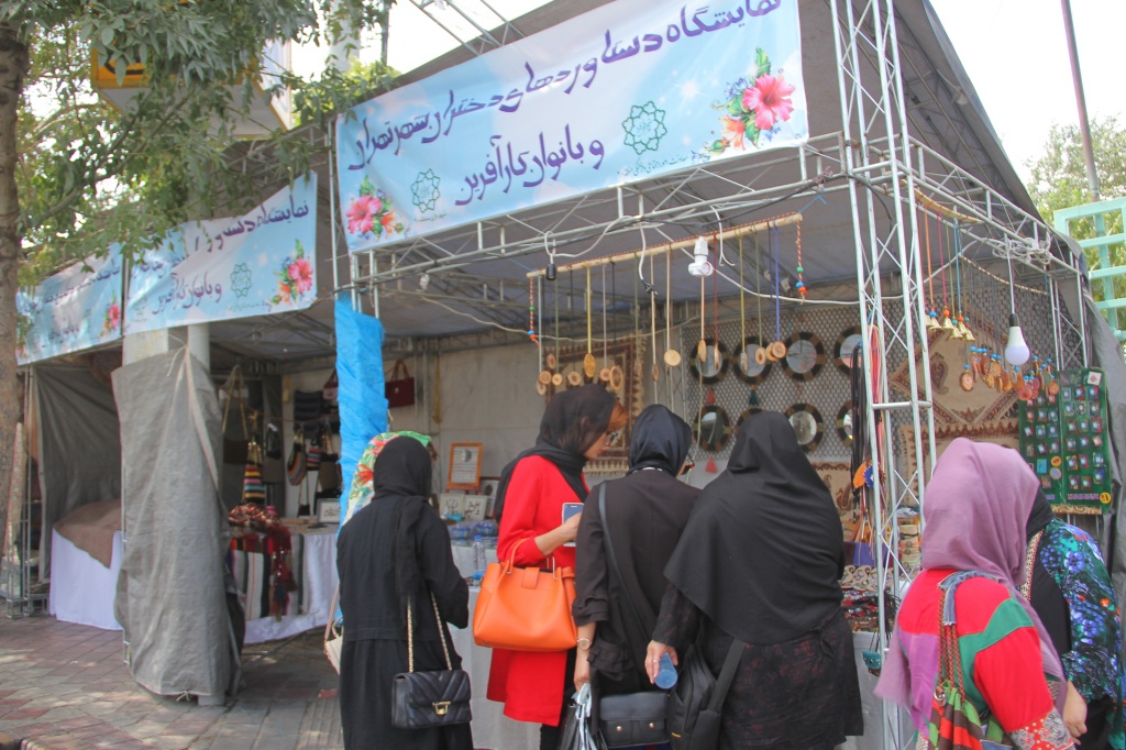 بازارچه کارآفرینی در متروی شهرری دایر است