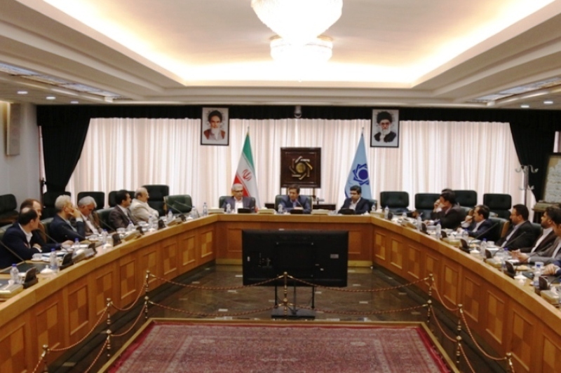 ۸۰ درصد بازارهای مالی در کنترل بانکها و بازار پول است