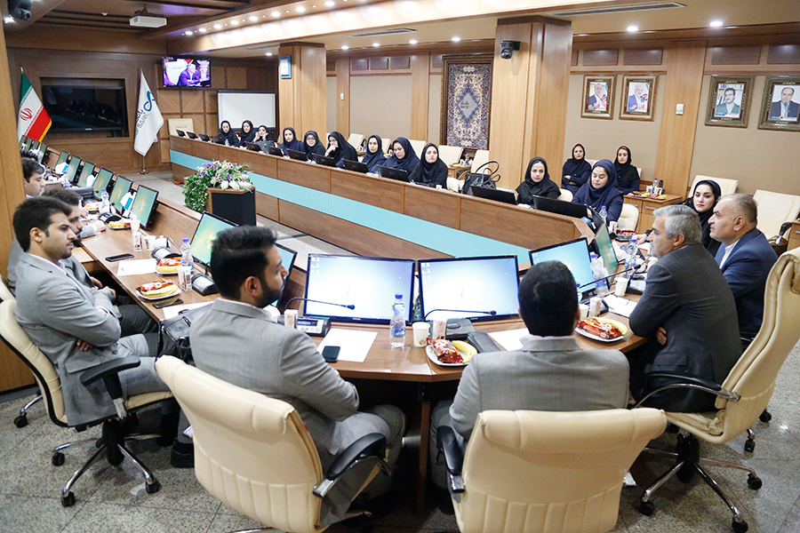 دیدار مدیرعامل بانک دی با متصدیان شعب تهران