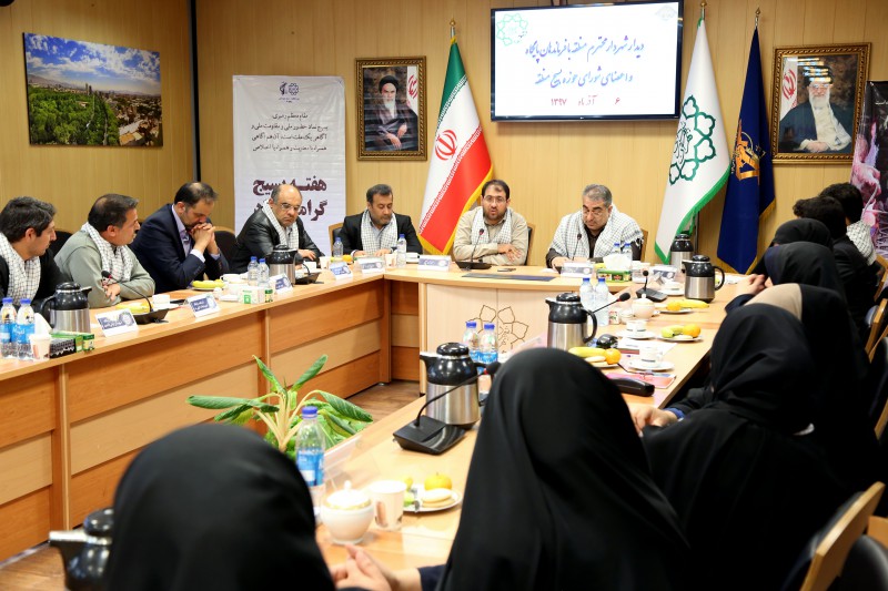 حل مشکلات مادی و معنوی نیازمند همدلی و همگرایی است