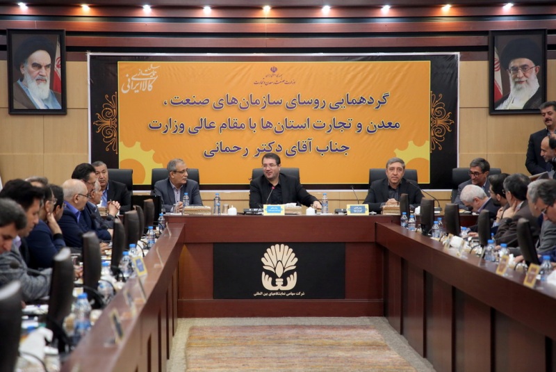 تامین کالاهای اساسی باید در اولویت باشد