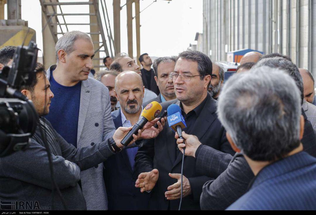 کالاهای احتکار شده در شبکه توزیع قرار می گیرد