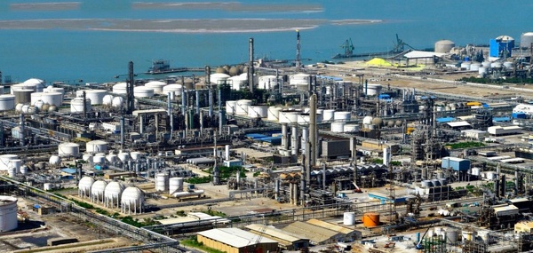 هدایت کشتی‌های حامل کالای اساسی به بندر امام تسریع شود