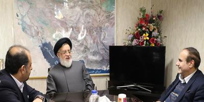 خدمت به خانواده شهدا و ایثارگران برای صنعت بیمه افتخار است