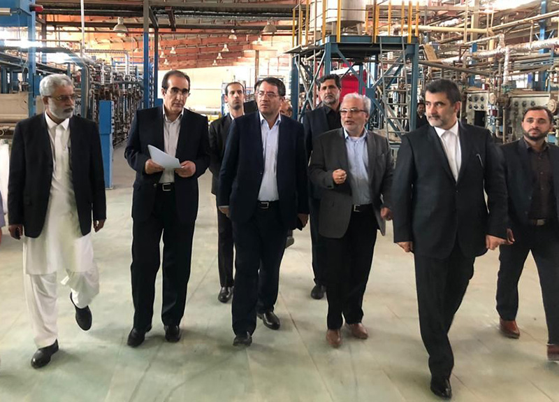 بازدید وزیر صنعت از واحدهای تولیدی ایرانشهر