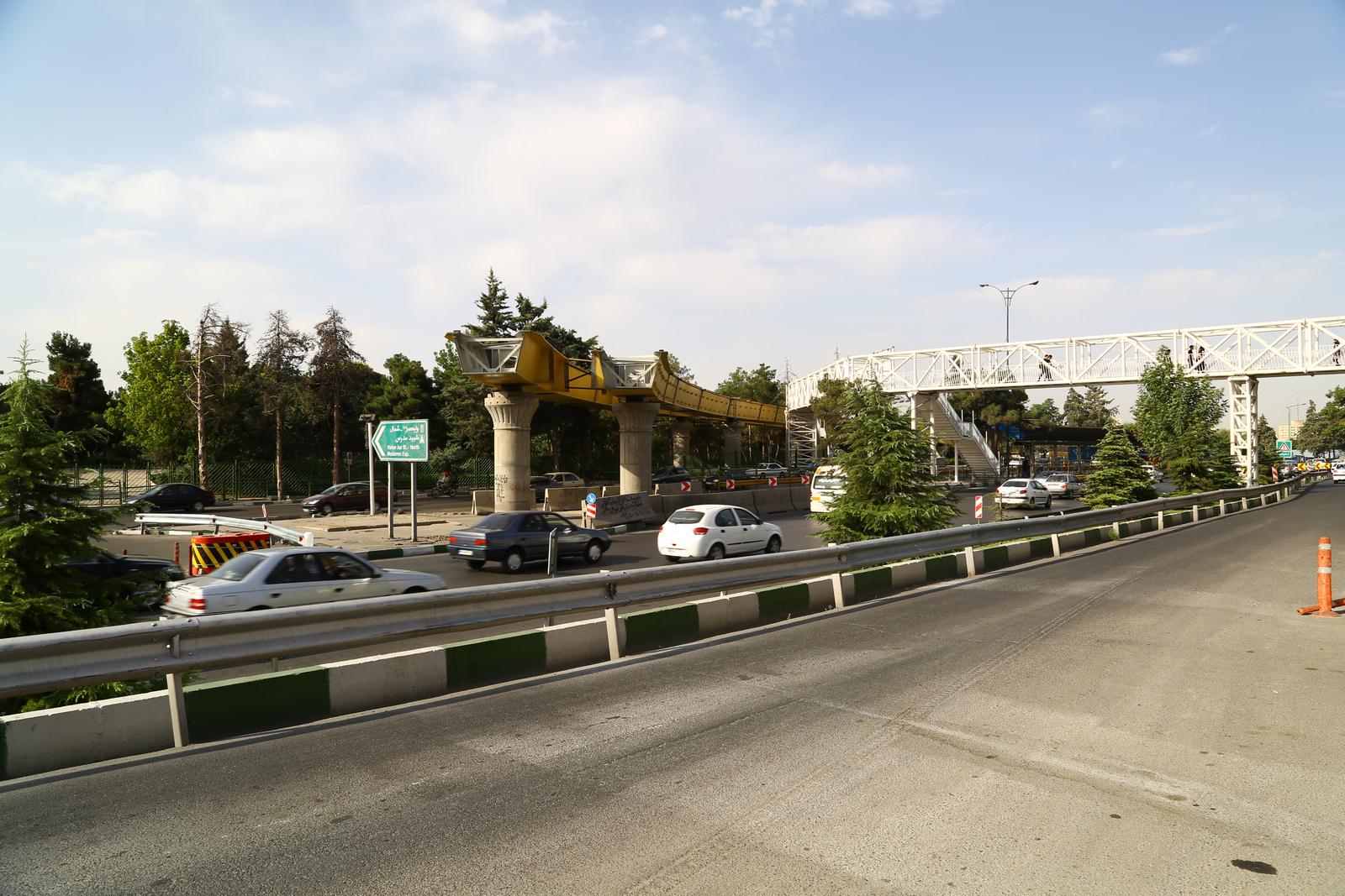 پل تقاطع غیر همسطح بزرگراه شهید چمران در مراحل پایانی