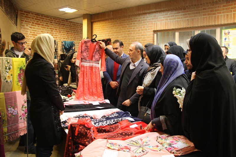 برگزاری نخستین نمایشگاه خلاقیت‌های هنری بانوان در منطقه ۲