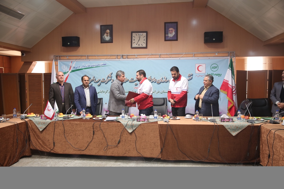امضای تفاهمنامه بیمه البرز و هلال احمر برای تجهیز مدارس سیستان و بلوچستان به سیستم گرمایشی