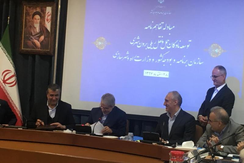 تفاهمنامه تولید ۹۷۴ واگن حمل‌ونقل ریلی برون شهری امضا شد