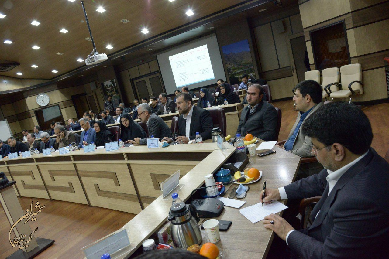 شهر با پاکسازی، آذین بندی و استفاده از رنگ باید مهیای عید نوروز شود