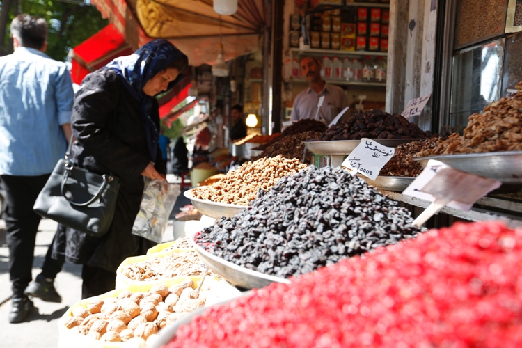 کاسبی دلالان در بازار مواد غذایی