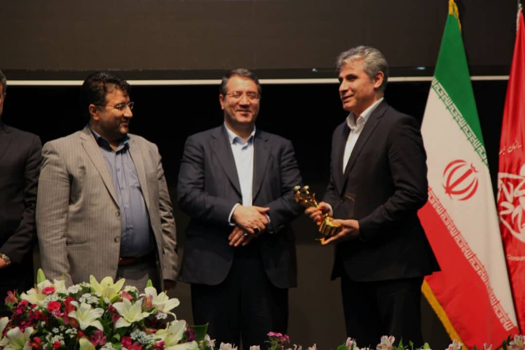 تندیس طلایی رعایت حقوق مصرف‌کنندگان به بیمه البرز اعطا شد