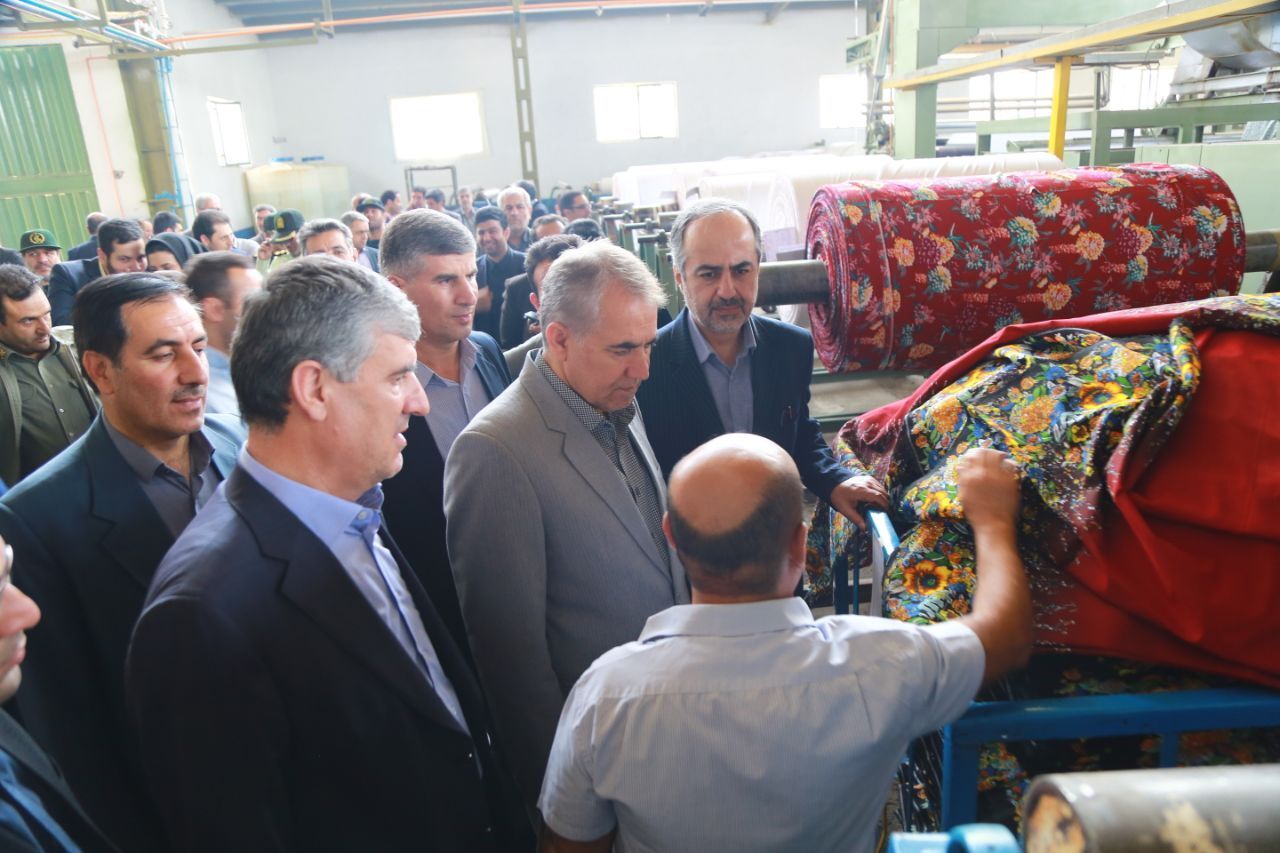 اولویت استخدام در صنایع زنجان با بومی ها باشد