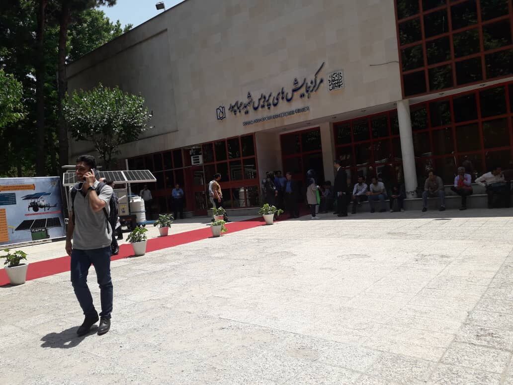 قطع برق و نبود مولد خود تامین در همایش انرژی های تجدیدپذیر