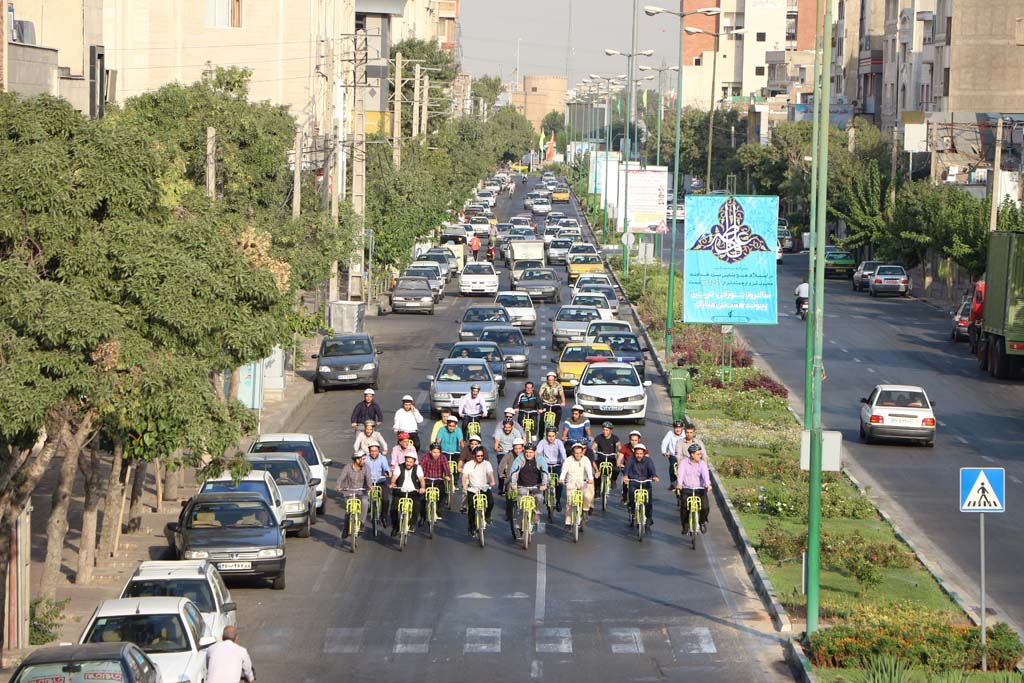 دوچرخه سواری شهردار منطقه ۲۰ در یک «سه شنبه بدون خودرو»