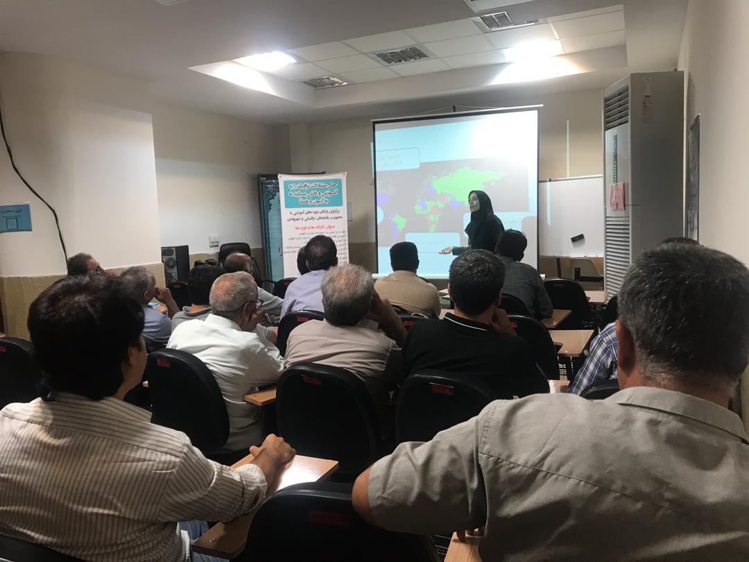 آموزش۳ هزار راننده تاکسی شمال تهران با قوانین ترافیکی و شهروندی