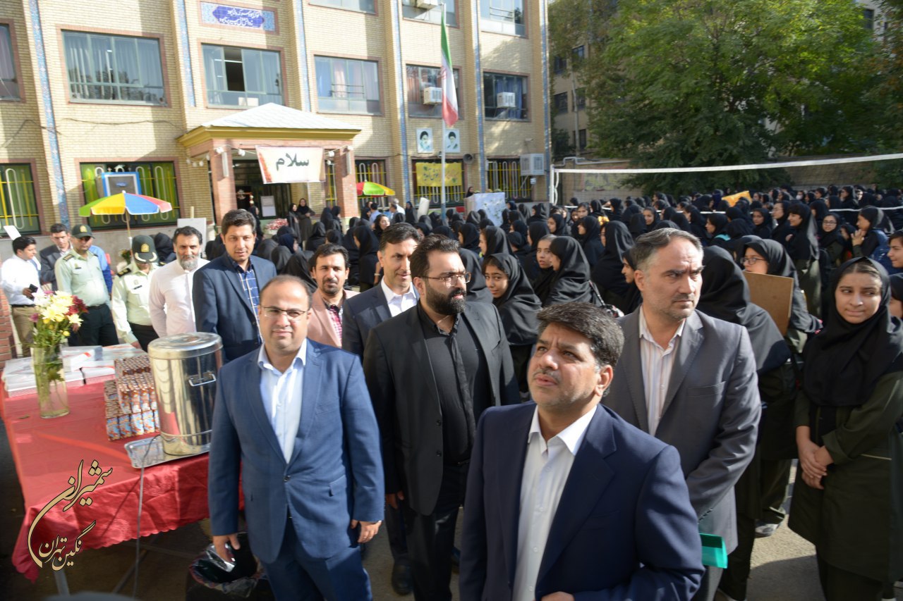 دانش آموزان، سطح علم و دانش خود را ارتقا دهند