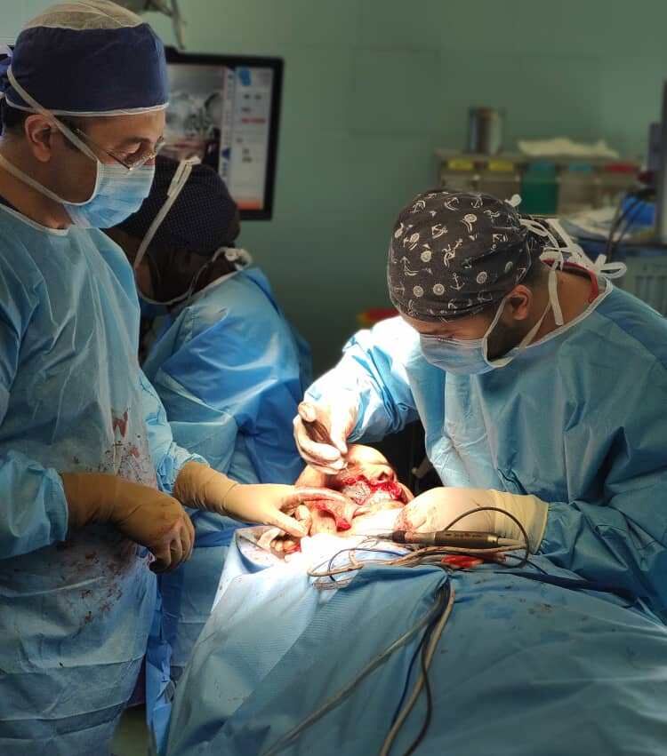 انجام عمل بازسازی صورت بیمار عراقی با دانش و تجهیزات بومی