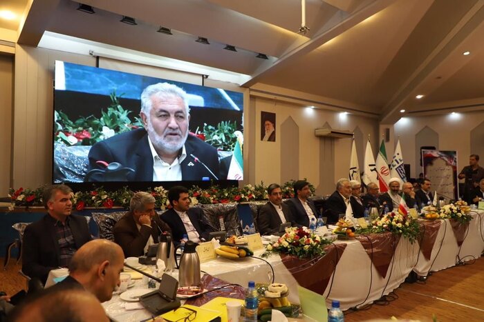 نظام بانکی مانع تولید است