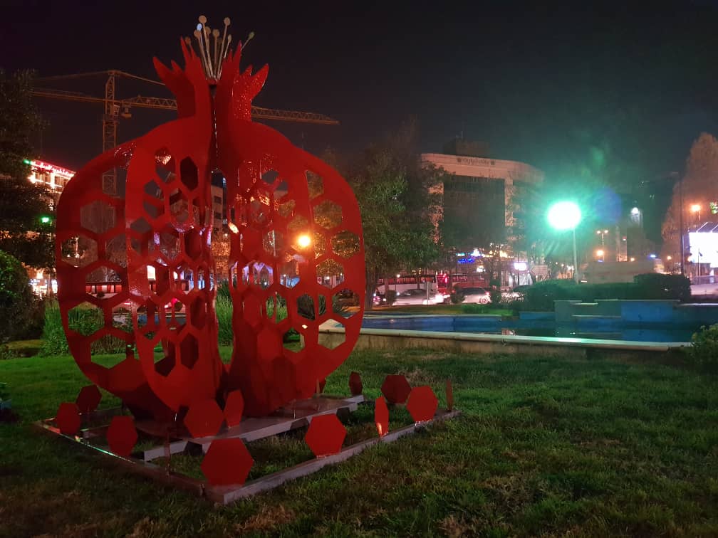 نصب المان های یلدایی در قلب پایتخت