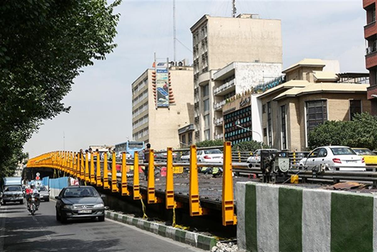 ساماندهی جداره‌های پل کریمخان توسط دانشجویان هنر