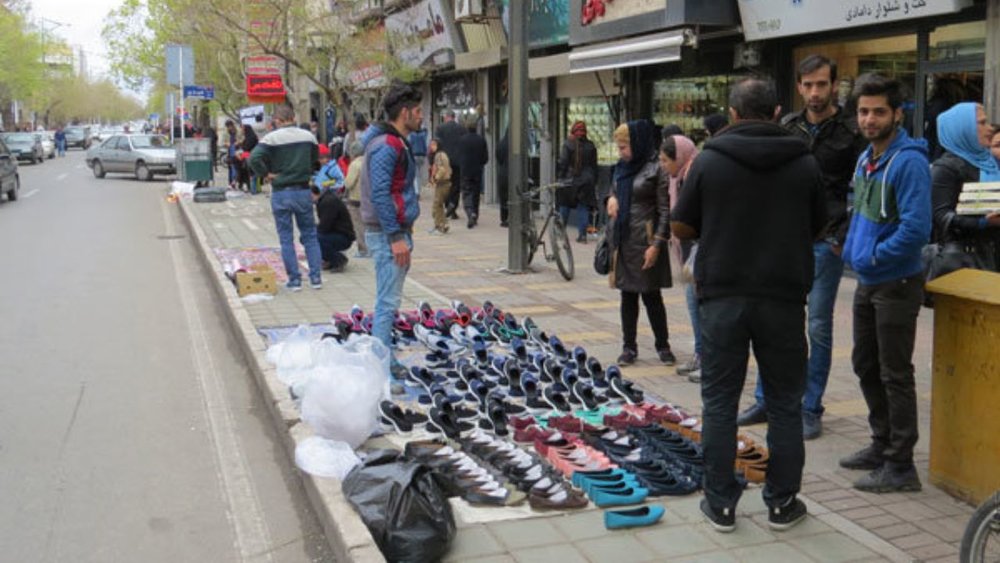 اجرای طرح جمع آوری بساط گستران و سدمعبرکنندگان در منطقه2