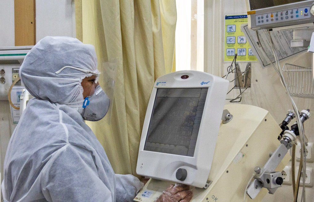 تهیه ۵۳ هزار لباس بیمارستانی و ۳۰۰ دستگاه تنفسی