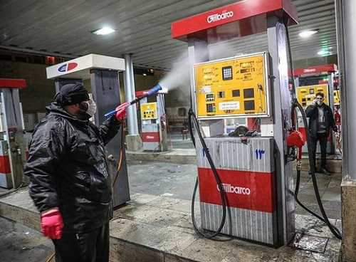 از دادن پول نقد در پمپ بنزین ها خودداری کنیم