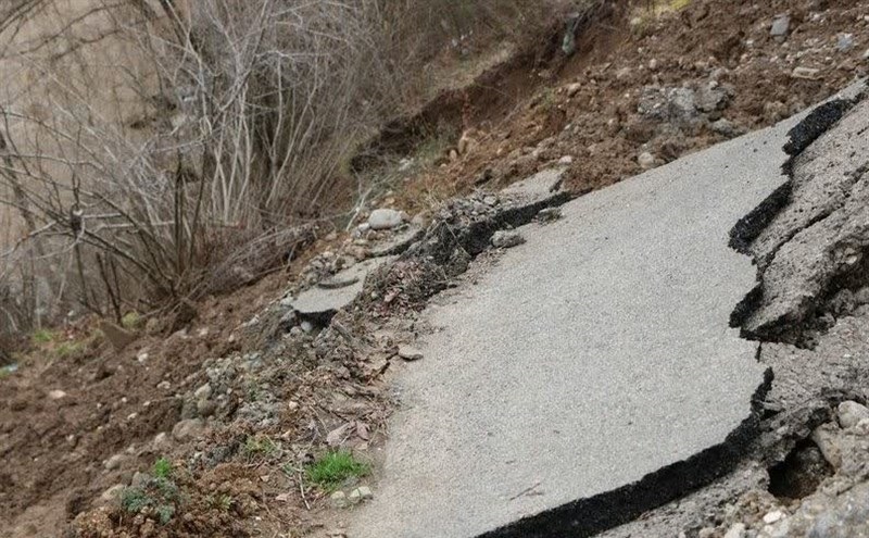 هشدار شهرداری منطقه یک نسبت به احتمال لغزش زمین در نواحی کوهستانی