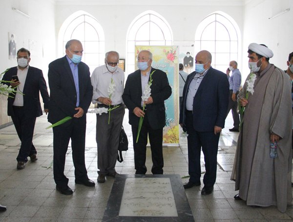 سردیس آیت الله فیروزآبادی رونمائی شد