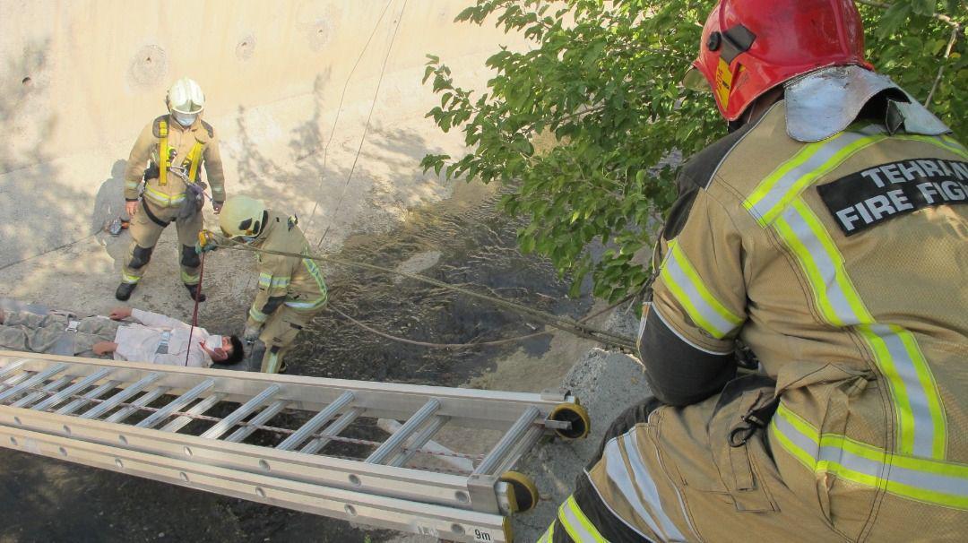 مانور عملیاتی مهار سیلاب در رود دره دارآباد اجرا شد