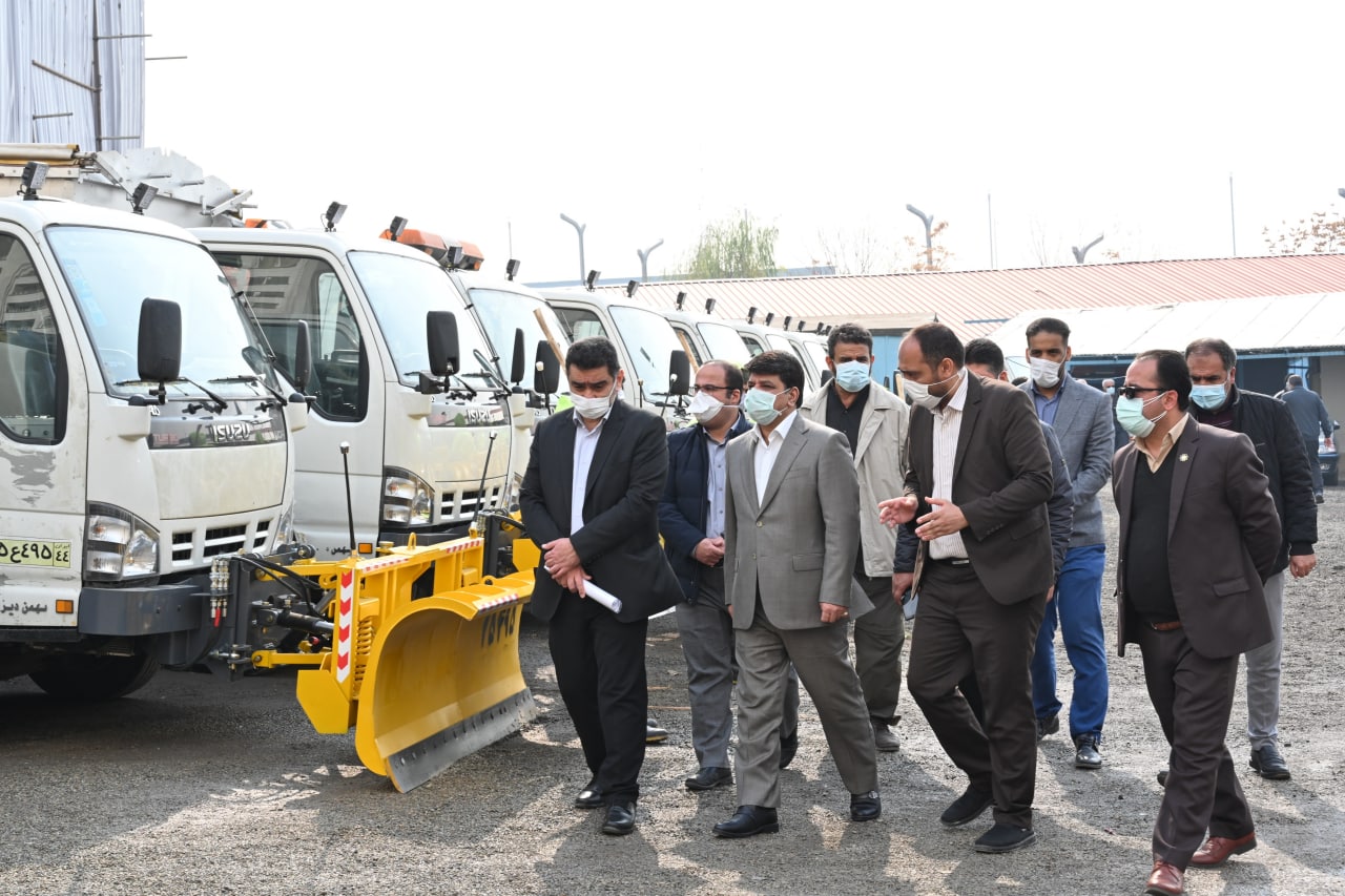 مانور برف‌روبی شهرداری منطقه یک در شمال تهران برگزار شد