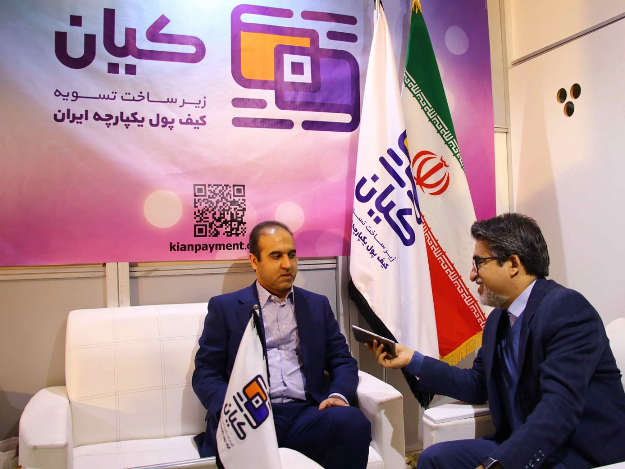 دنیای کارت‌ها رو به افول است؛ سرویس‌ها به موبایل منتقل می‌شود