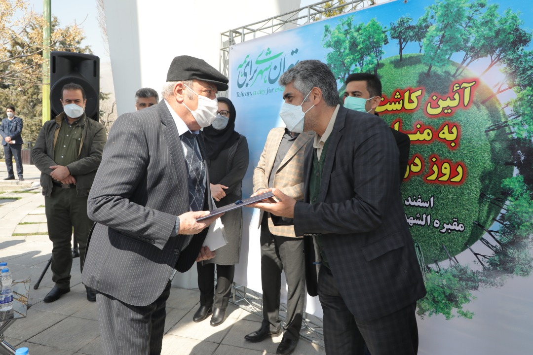 تجلیل از فعالان و دوستداران محیط زیست منطقه 2