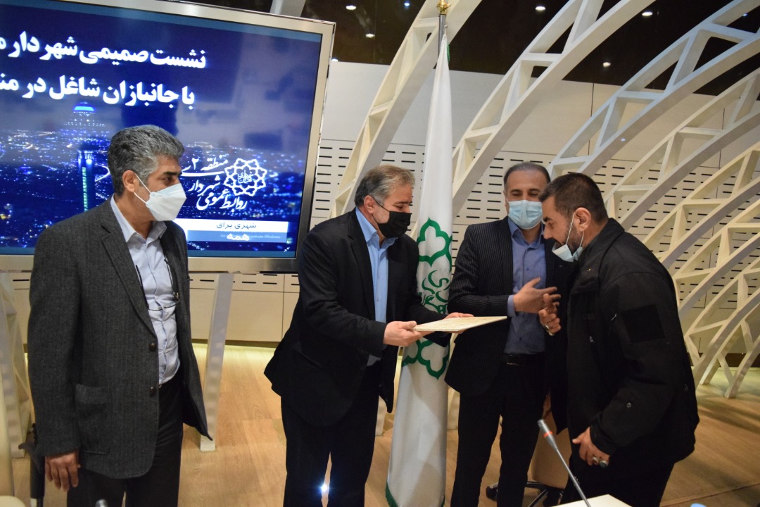 تجلیل از جانبازان و فرزندان شاهد شاغل در منطقه 2