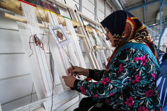 خرید ۳۶۰۰مترمربع فرش دستباف تولید مددجویان از سوی کمیته امداد