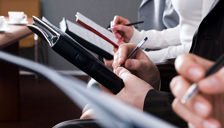 خبرنگاران در اولویت تزریق واکسن قرار بگیرند