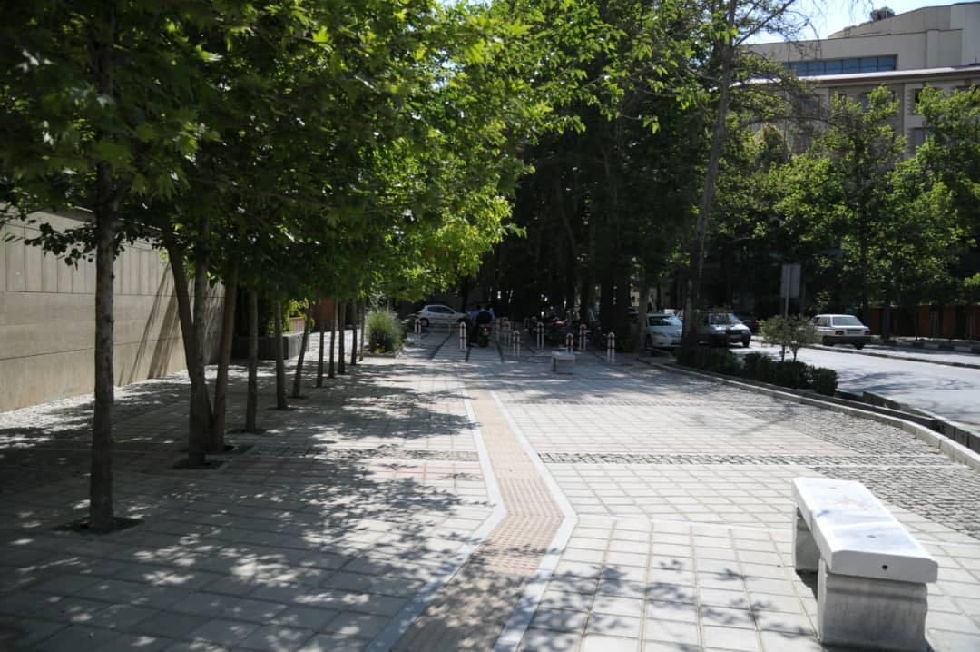 طرح‌های متنوع نوروزی در معابر شهری شمال تهران اجرا شد