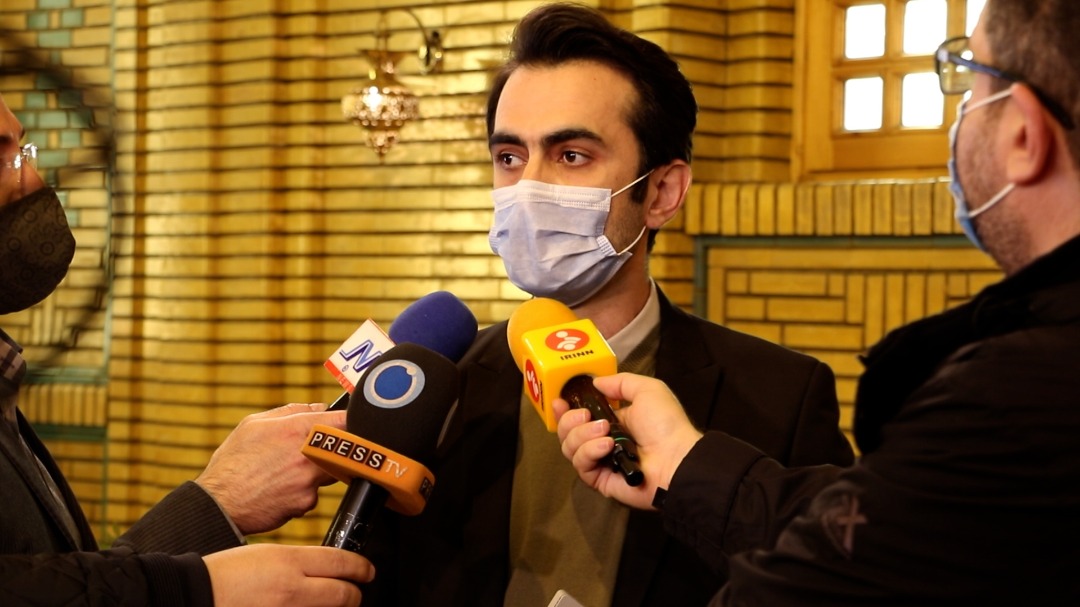 کاشت درخت به نام پزشکان با شعار “ایستادی تا زندگی نیافتد”