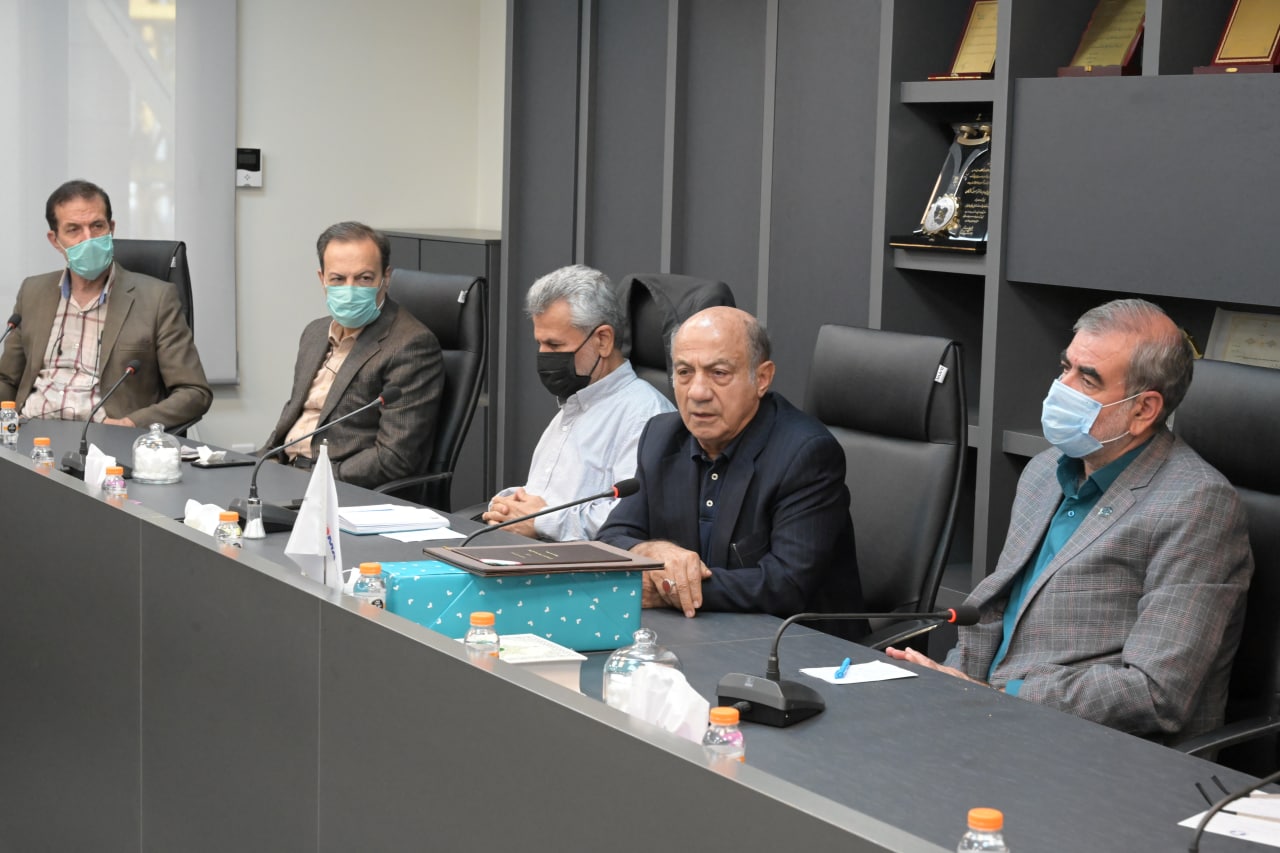 عضویت افتخاری در جامعه خیرین مدرسه ساز کشور به شهردار منطقه یک اهدا شد