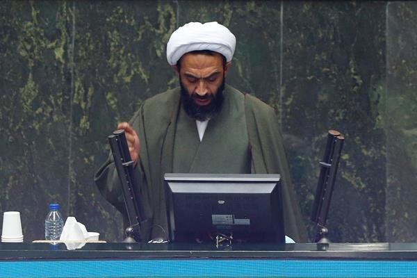 تذکر یک نماینده مجلس به وزارت نیرو برای جبران خسارت خشکسالی کشاورزان اصفهان